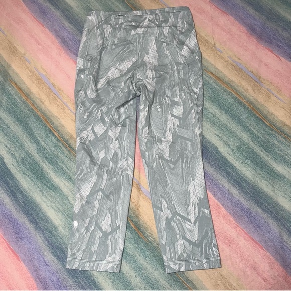 Lululemon Swift Speed HR Crop21" Reverberate Chevron Jacquard Silver Blue size 8 - Picture 8 of 11